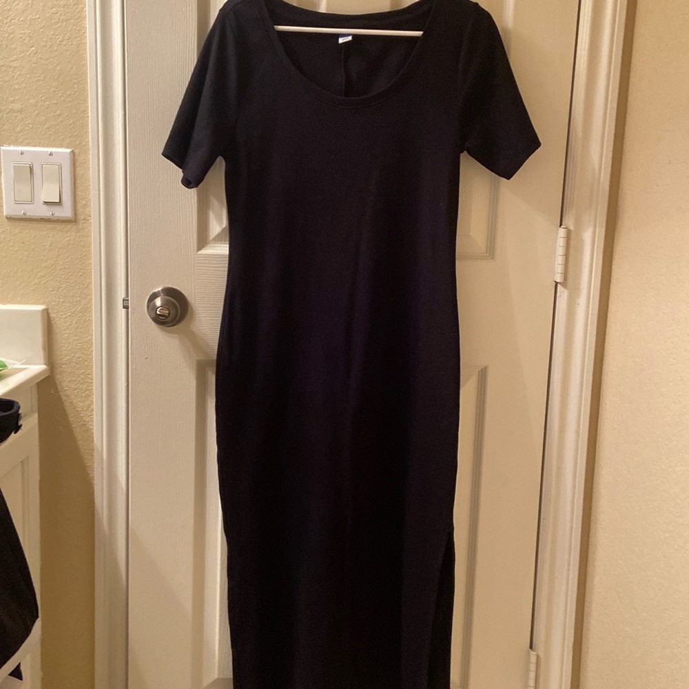 Old navy never worn has side pockets on both sides